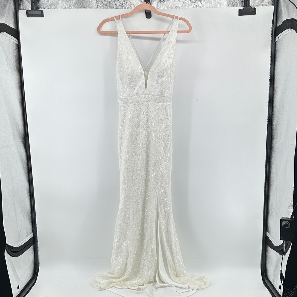 Lulu's Elegant White Wedding Gown, Lace Detailing, Classic Bridal Dress SzXS